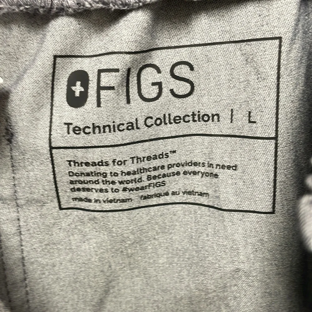 Figs Women’s Charcoal Gray Technical Scrub Cargo Pants Size Large